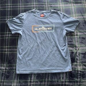 Quiksilver Men’s Dusty Blue Logo Tee with Multicolor Accent. Size L